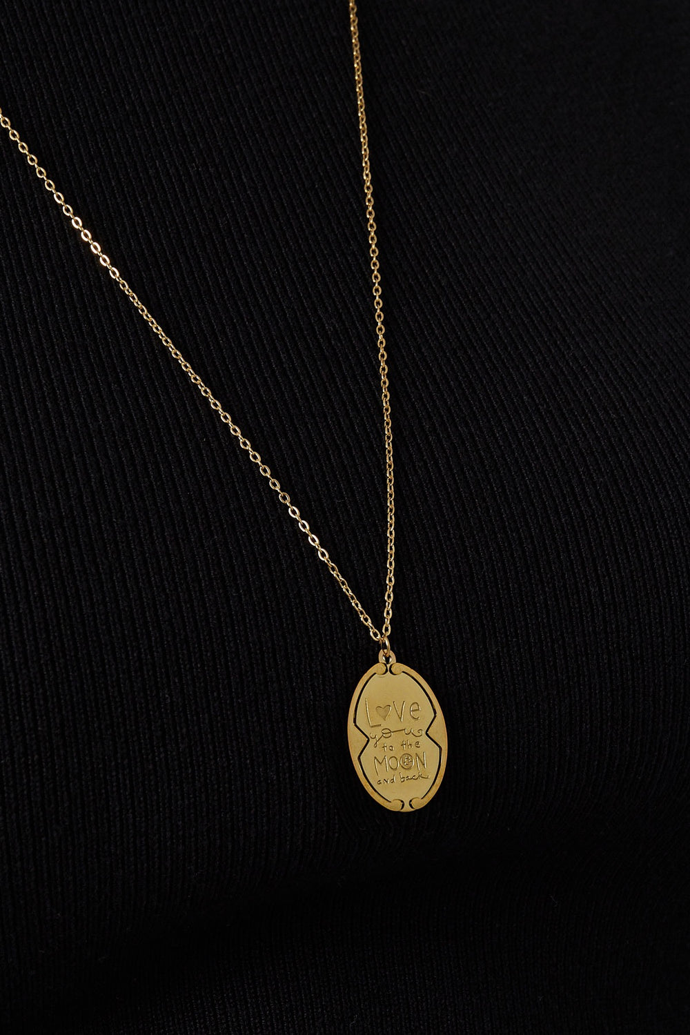 Collana To The Moon